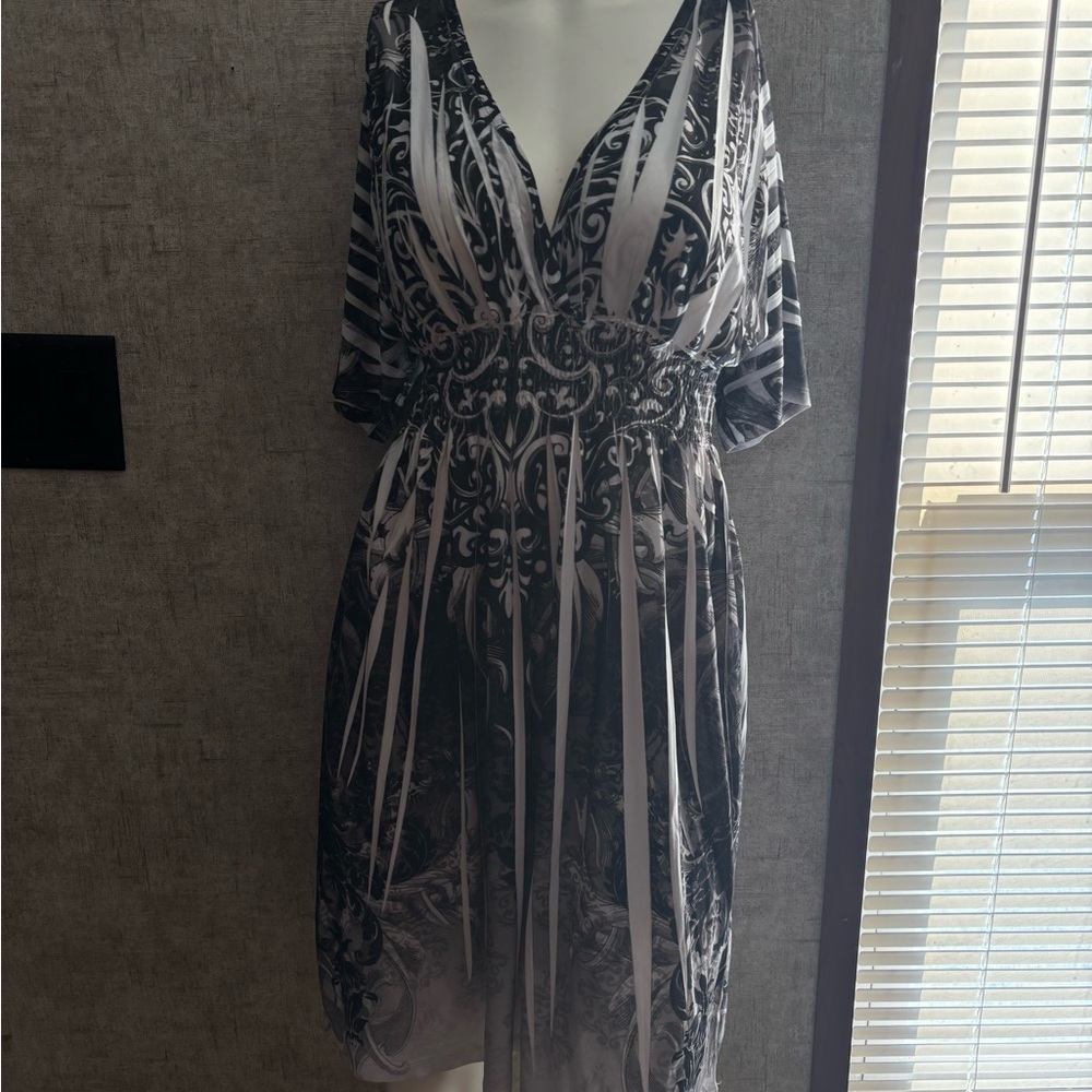 Elegant Black and White Patterned Dress